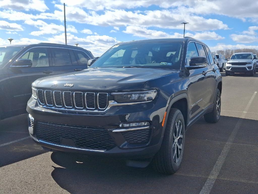 new 2025 Jeep Grand Cherokee car, priced at $42,326