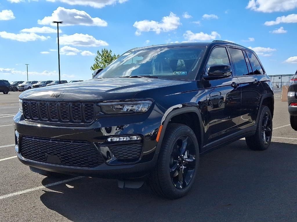 new 2025 Jeep Grand Cherokee car, priced at $46,546