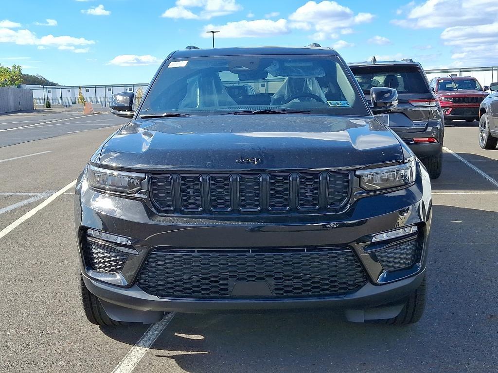new 2025 Jeep Grand Cherokee car, priced at $46,546