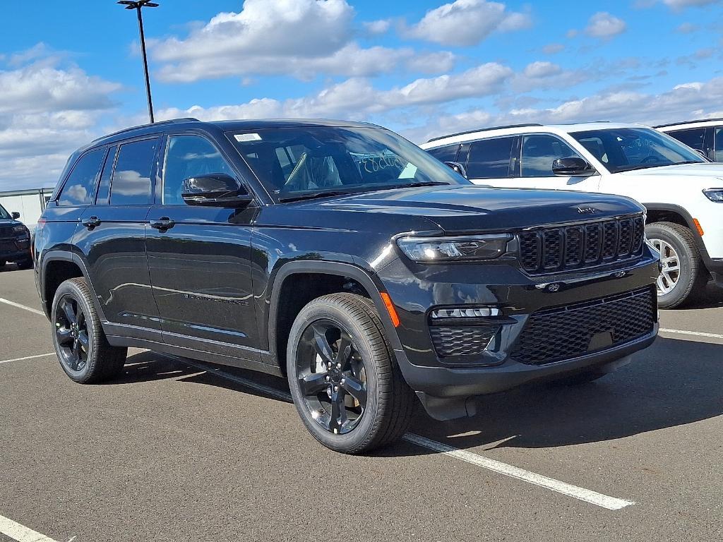 new 2025 Jeep Grand Cherokee car, priced at $46,546