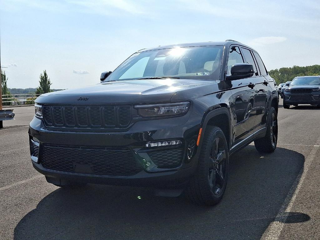 new 2025 Jeep Grand Cherokee car, priced at $46,546