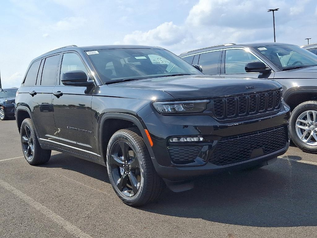 new 2025 Jeep Grand Cherokee car, priced at $46,546