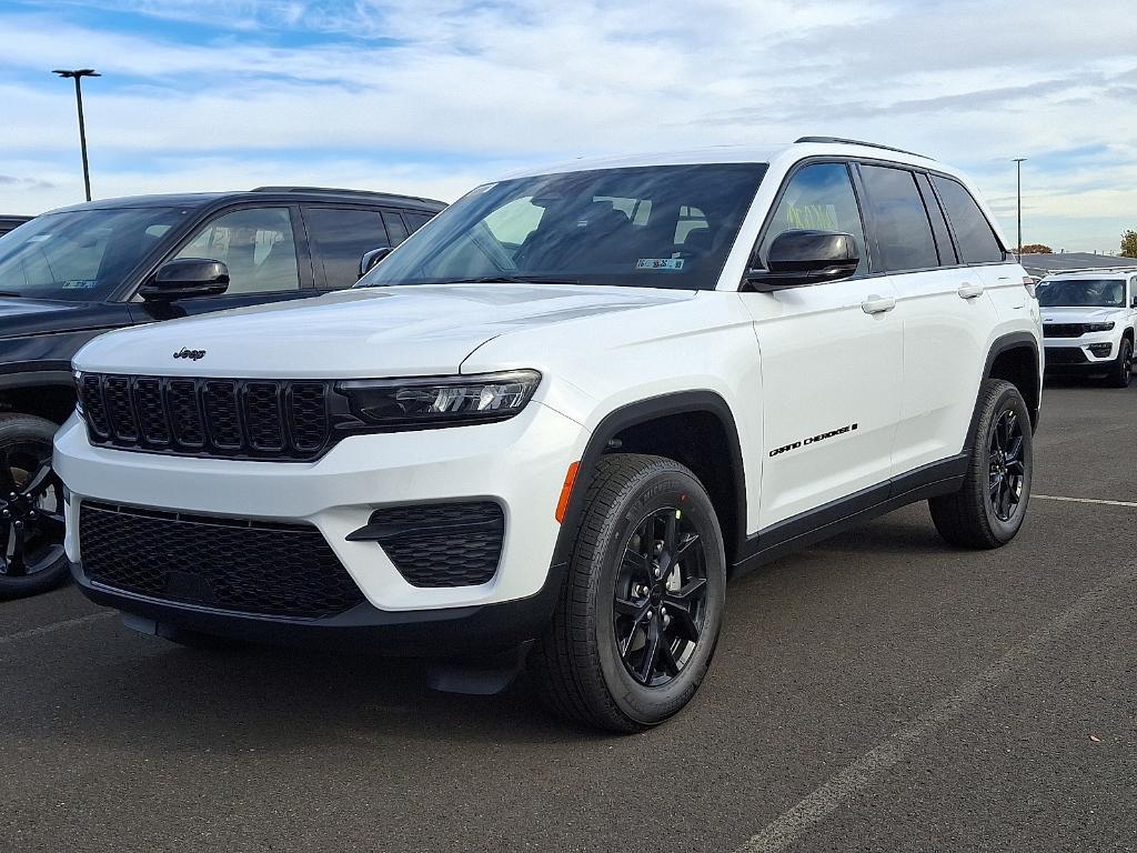 new 2025 Jeep Grand Cherokee car, priced at $39,946