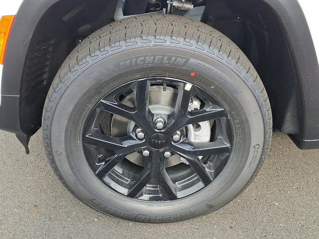 new 2025 Jeep Grand Cherokee car, priced at $39,946