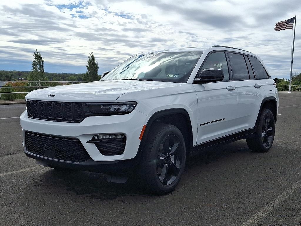 new 2025 Jeep Grand Cherokee car, priced at $45,951