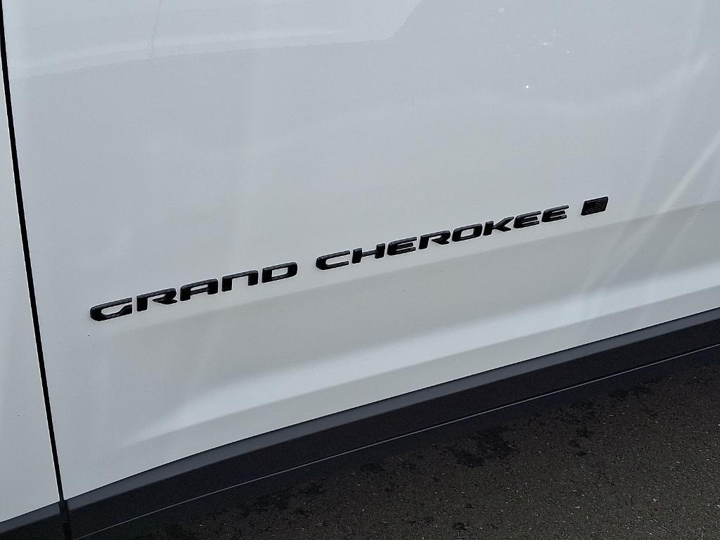 new 2025 Jeep Grand Cherokee car, priced at $45,951