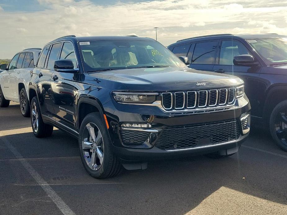 new 2025 Jeep Grand Cherokee car, priced at $54,916