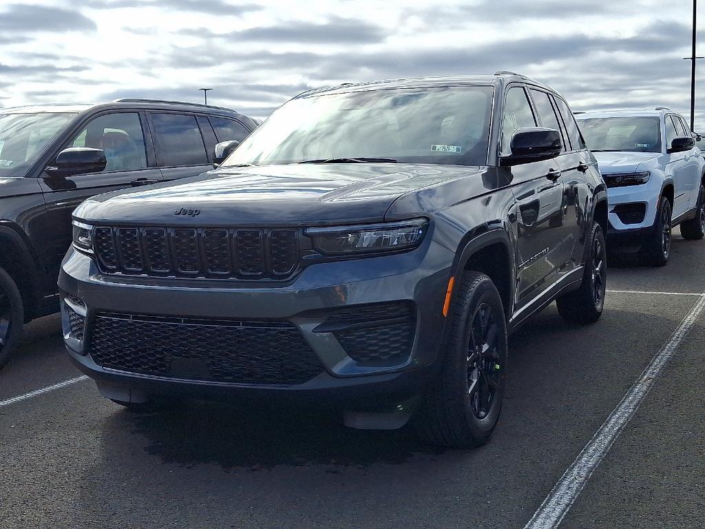new 2025 Jeep Grand Cherokee car, priced at $40,541