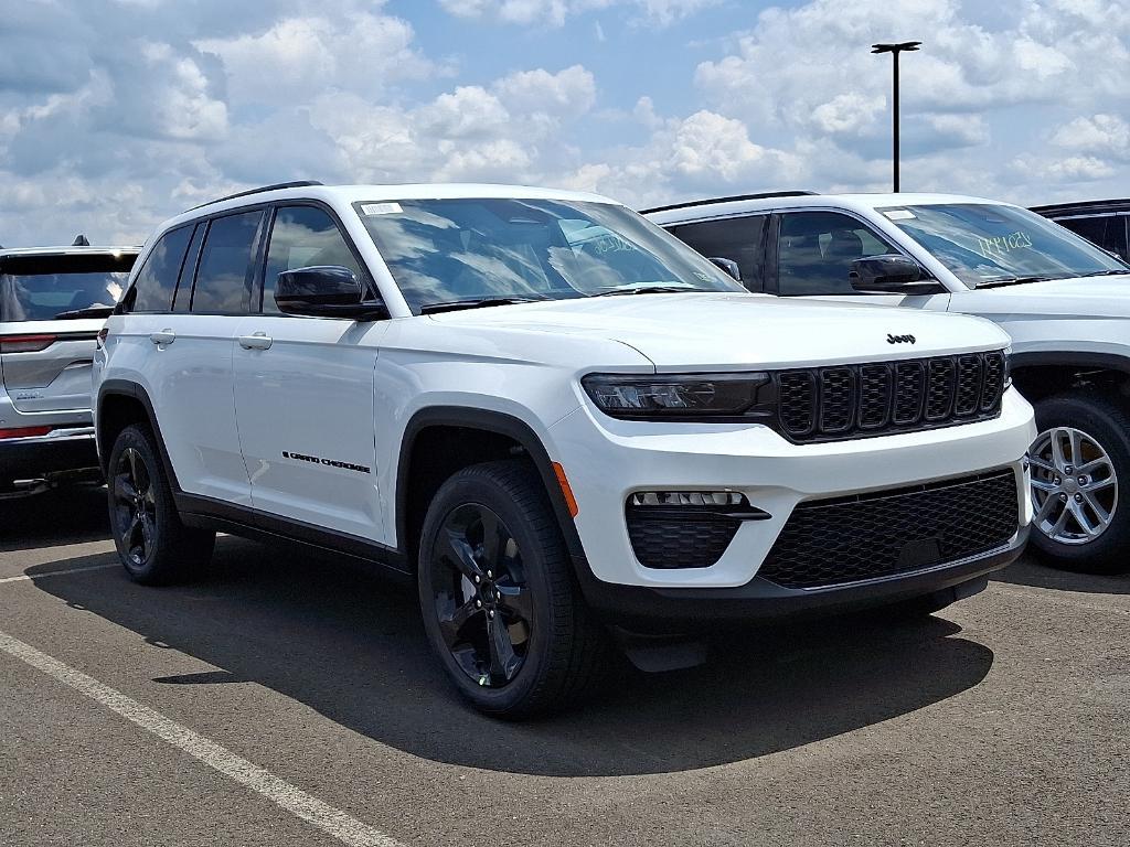 new 2025 Jeep Grand Cherokee car, priced at $45,332
