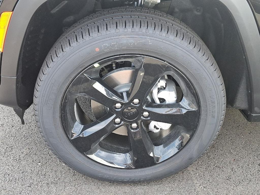 new 2025 Jeep Grand Cherokee car, priced at $46,546