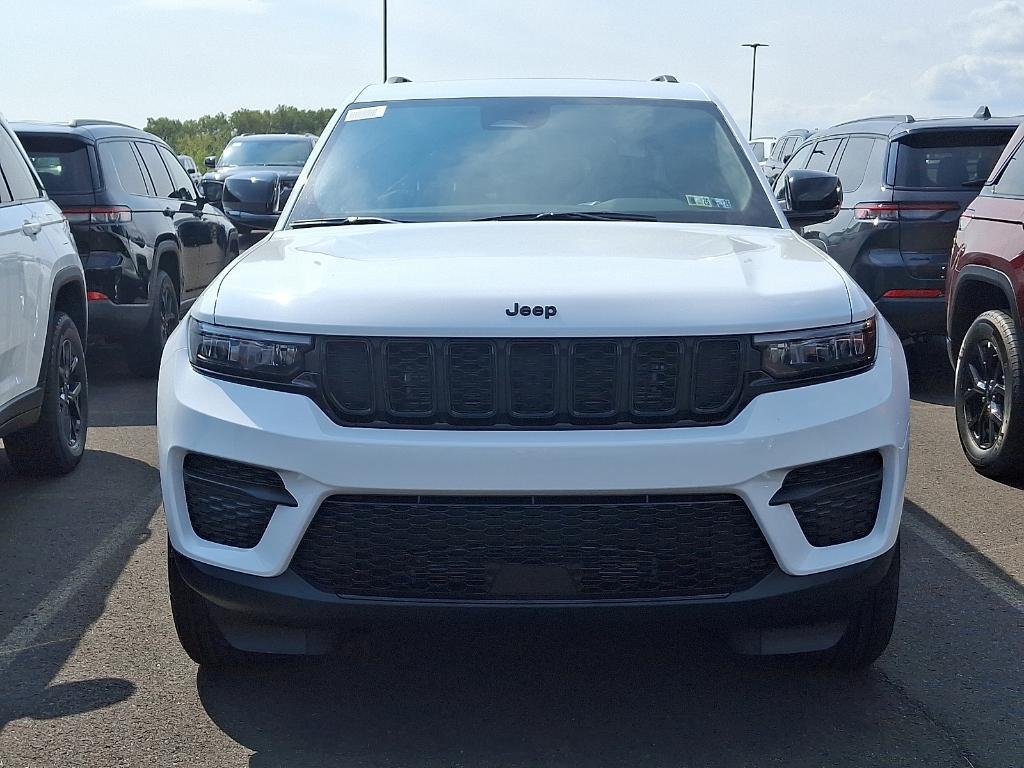 new 2025 Jeep Grand Cherokee car, priced at $39,946