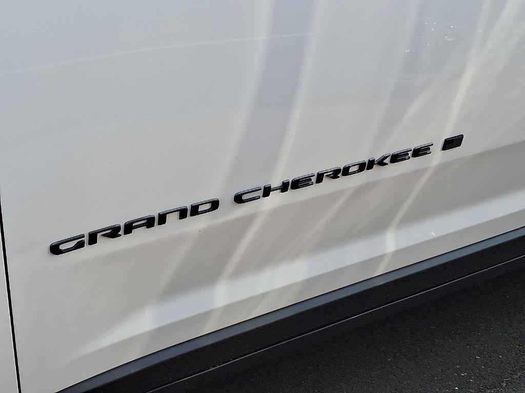 new 2025 Jeep Grand Cherokee car, priced at $39,946