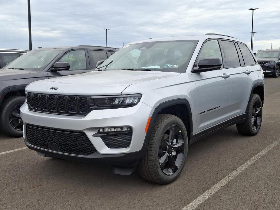 new 2025 Jeep Grand Cherokee car, priced at $52,091