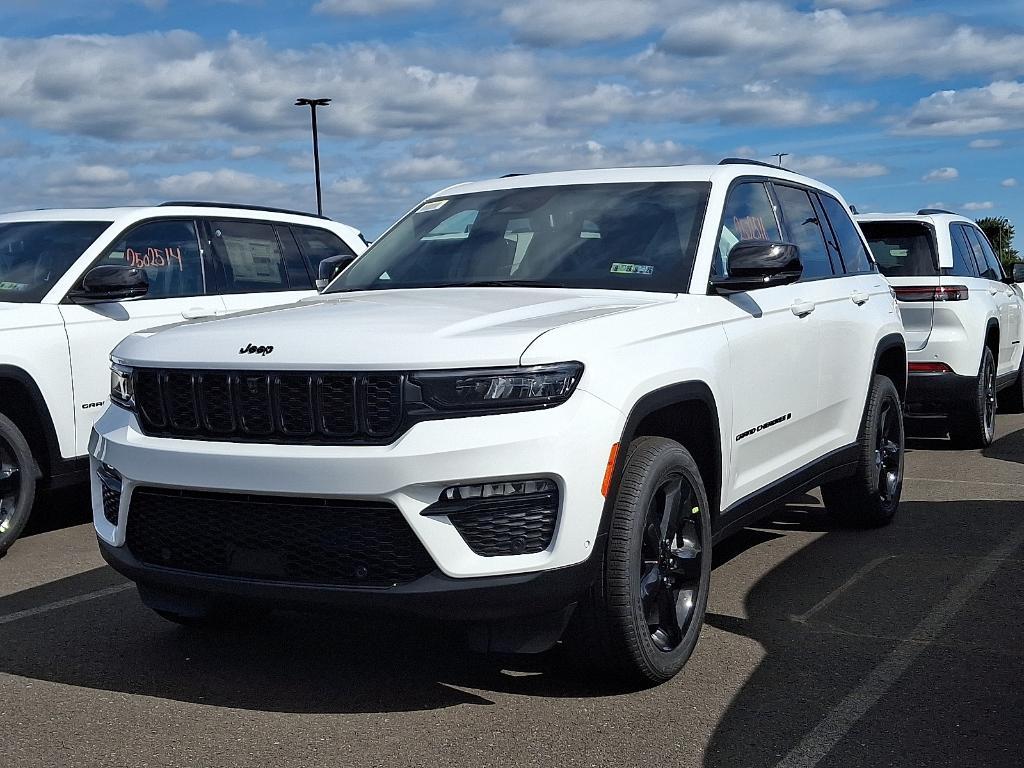 new 2025 Jeep Grand Cherokee car, priced at $48,876