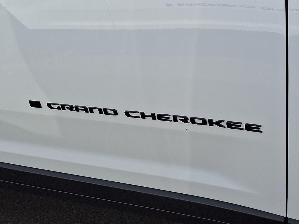 new 2025 Jeep Grand Cherokee car, priced at $48,876