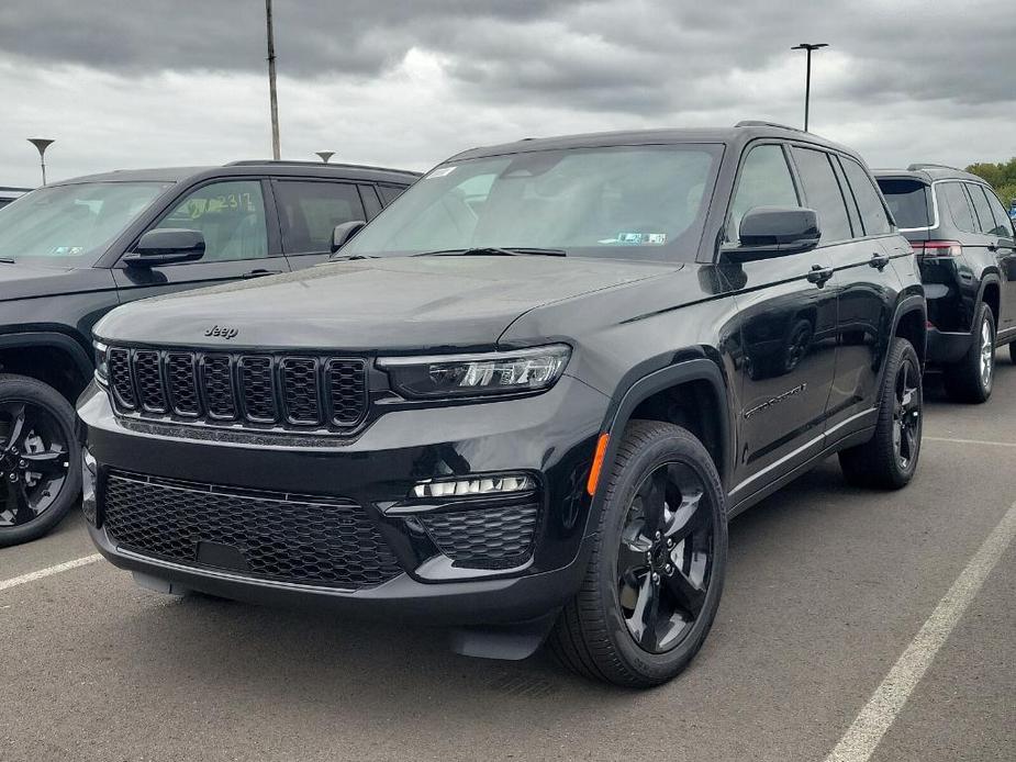 new 2025 Jeep Grand Cherokee car, priced at $46,576