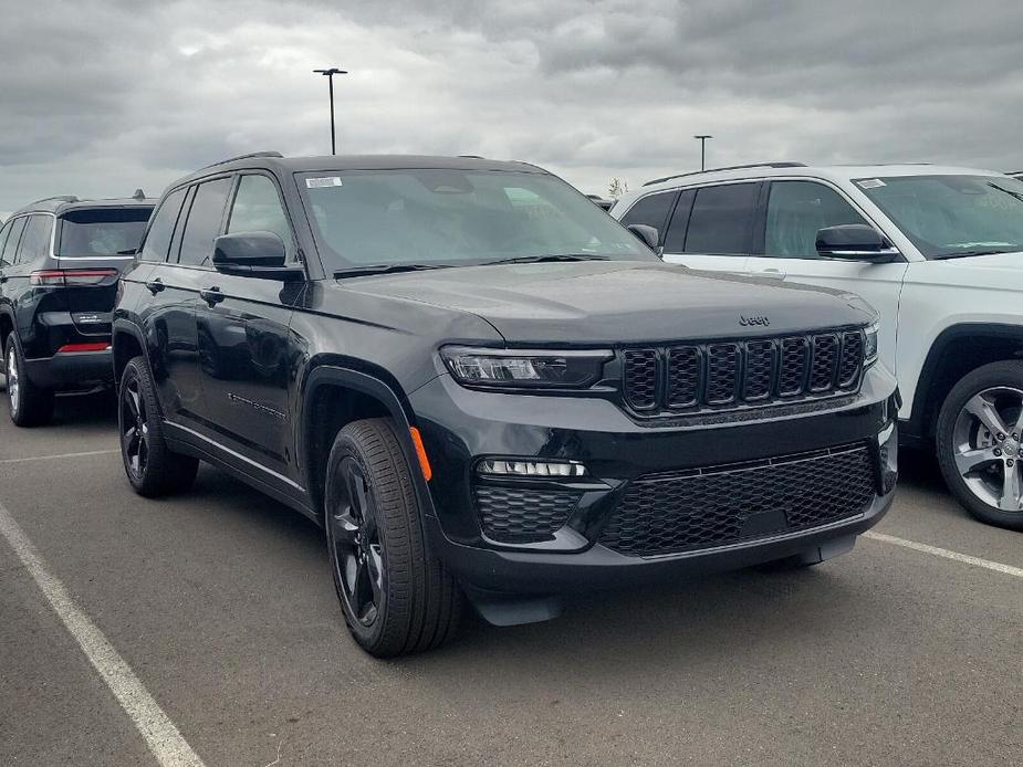 new 2025 Jeep Grand Cherokee car, priced at $46,576