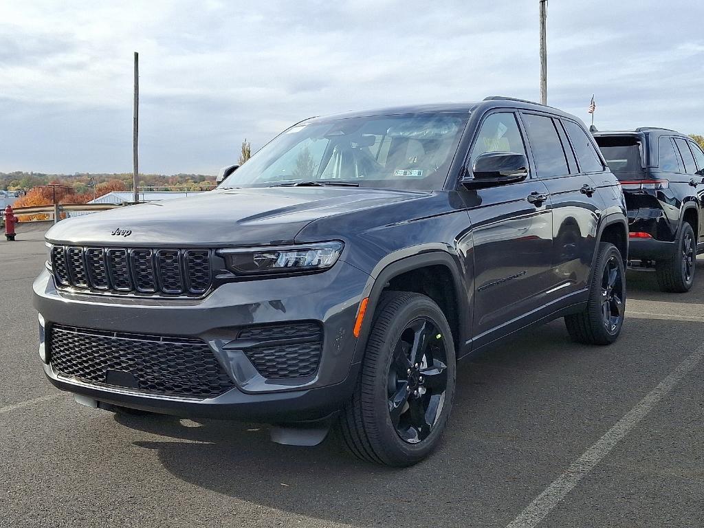 new 2025 Jeep Grand Cherokee car, priced at $42,186