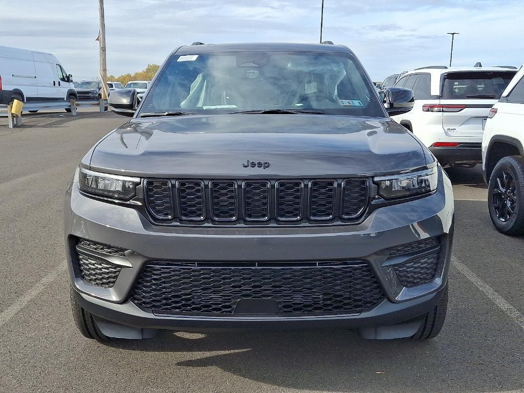 new 2025 Jeep Grand Cherokee car, priced at $42,186