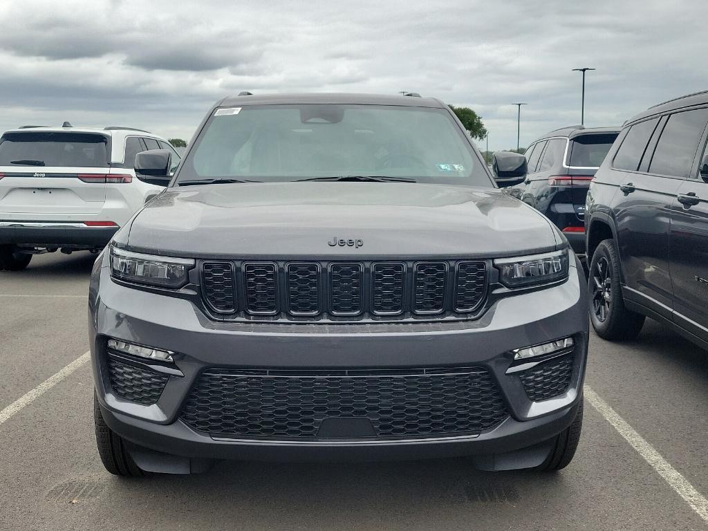 new 2025 Jeep Grand Cherokee car, priced at $49,576