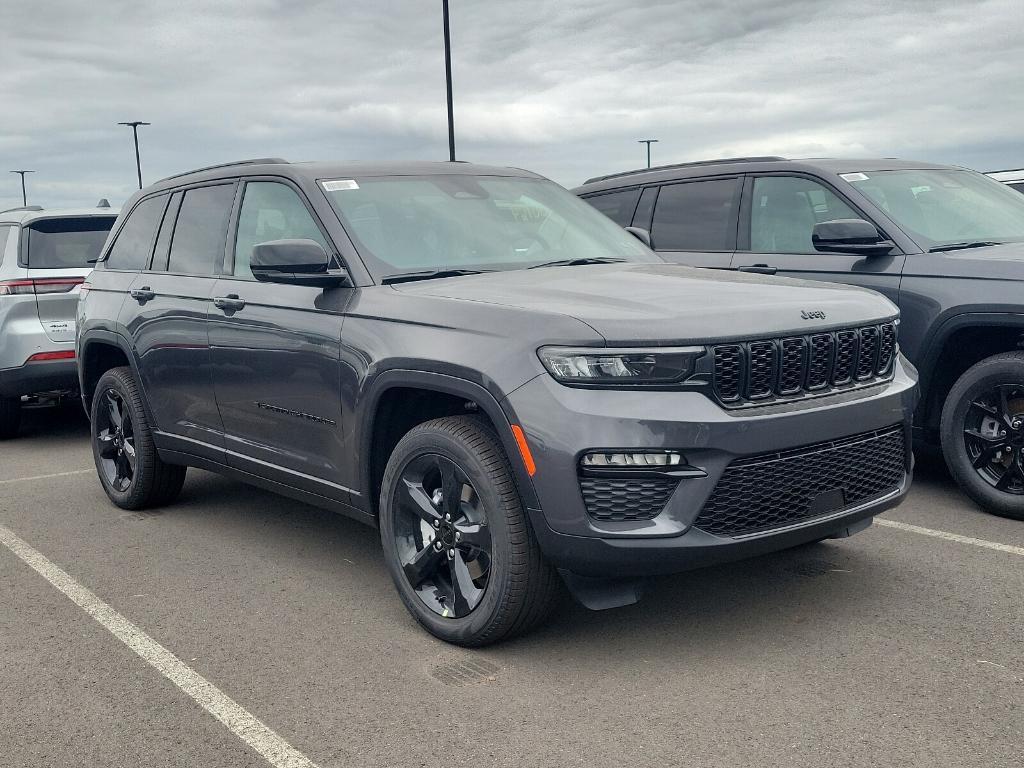 new 2025 Jeep Grand Cherokee car, priced at $45,051