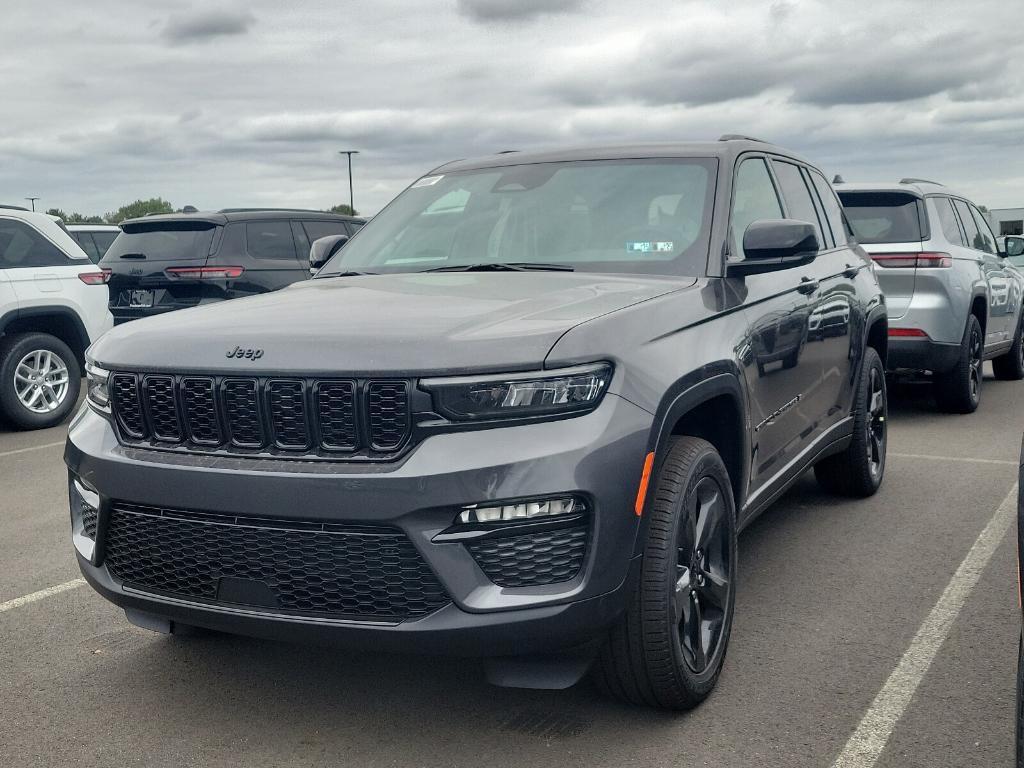 new 2025 Jeep Grand Cherokee car, priced at $49,576