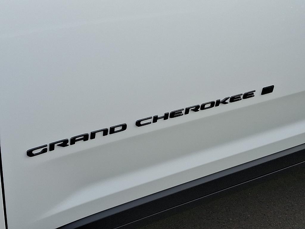 new 2025 Jeep Grand Cherokee car, priced at $45,951