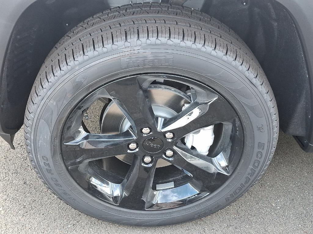 new 2025 Jeep Grand Cherokee car, priced at $45,951