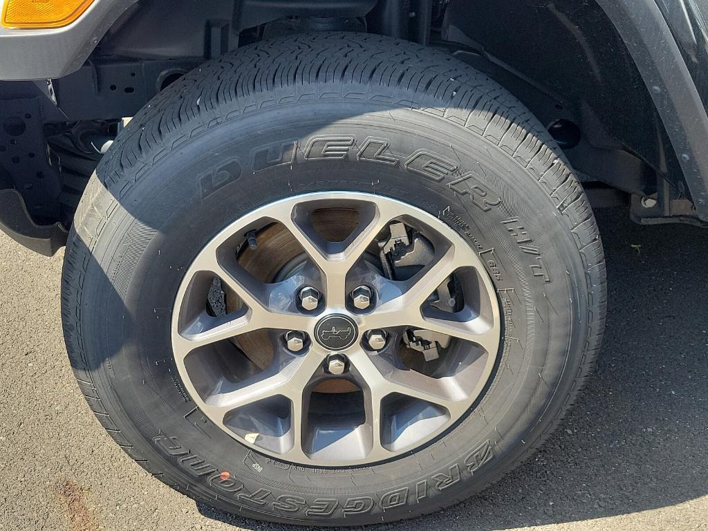 new 2024 Jeep Gladiator car, priced at $44,842