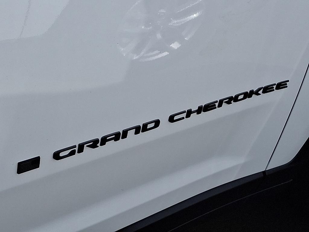 new 2025 Jeep Grand Cherokee car, priced at $39,946
