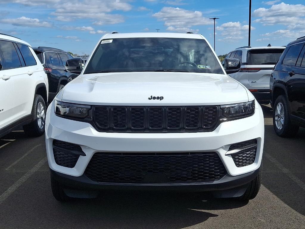 new 2025 Jeep Grand Cherokee car, priced at $39,946
