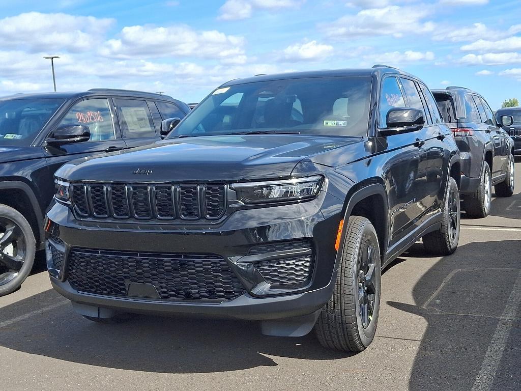 new 2025 Jeep Grand Cherokee car, priced at $40,541