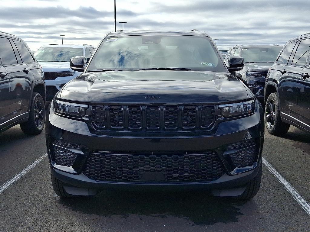 new 2025 Jeep Grand Cherokee car, priced at $40,541