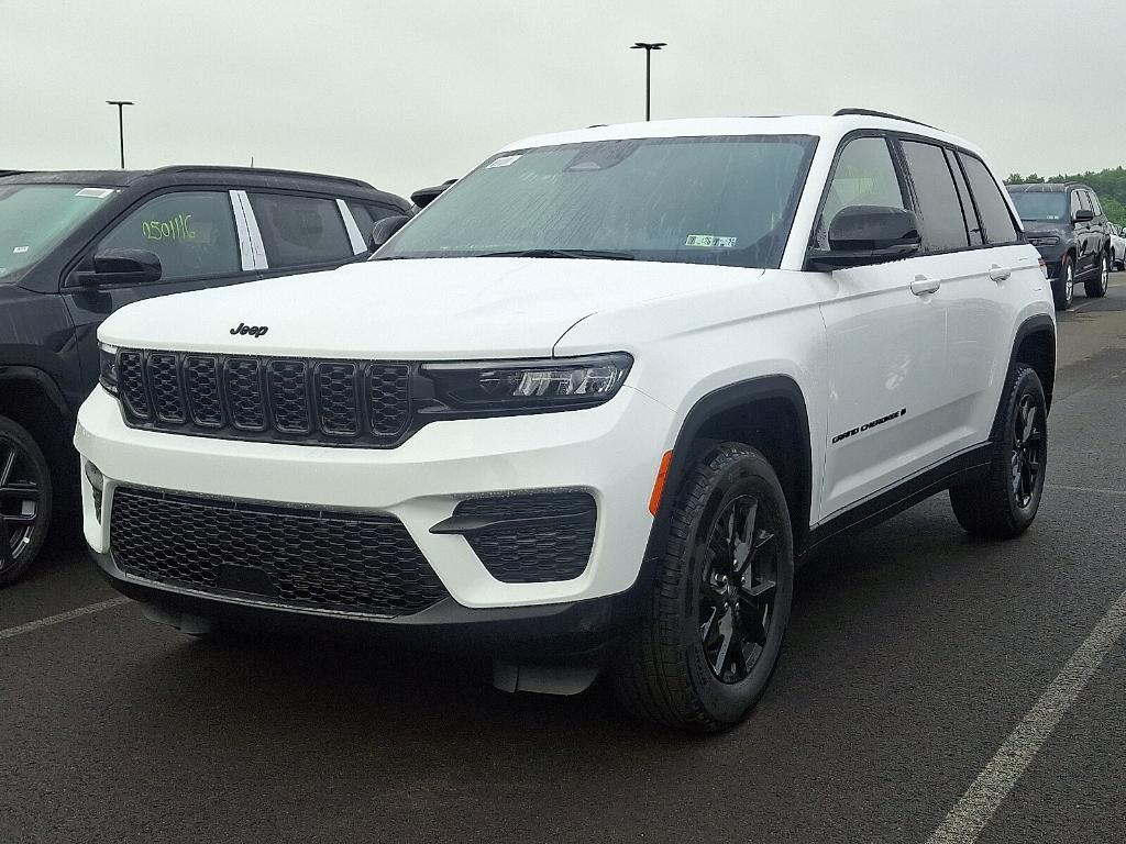 new 2025 Jeep Grand Cherokee car, priced at $39,446