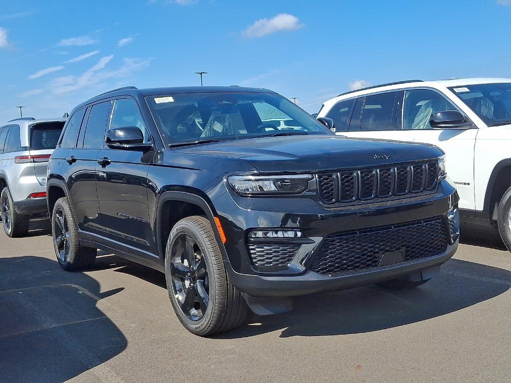 new 2025 Jeep Grand Cherokee car, priced at $45,541