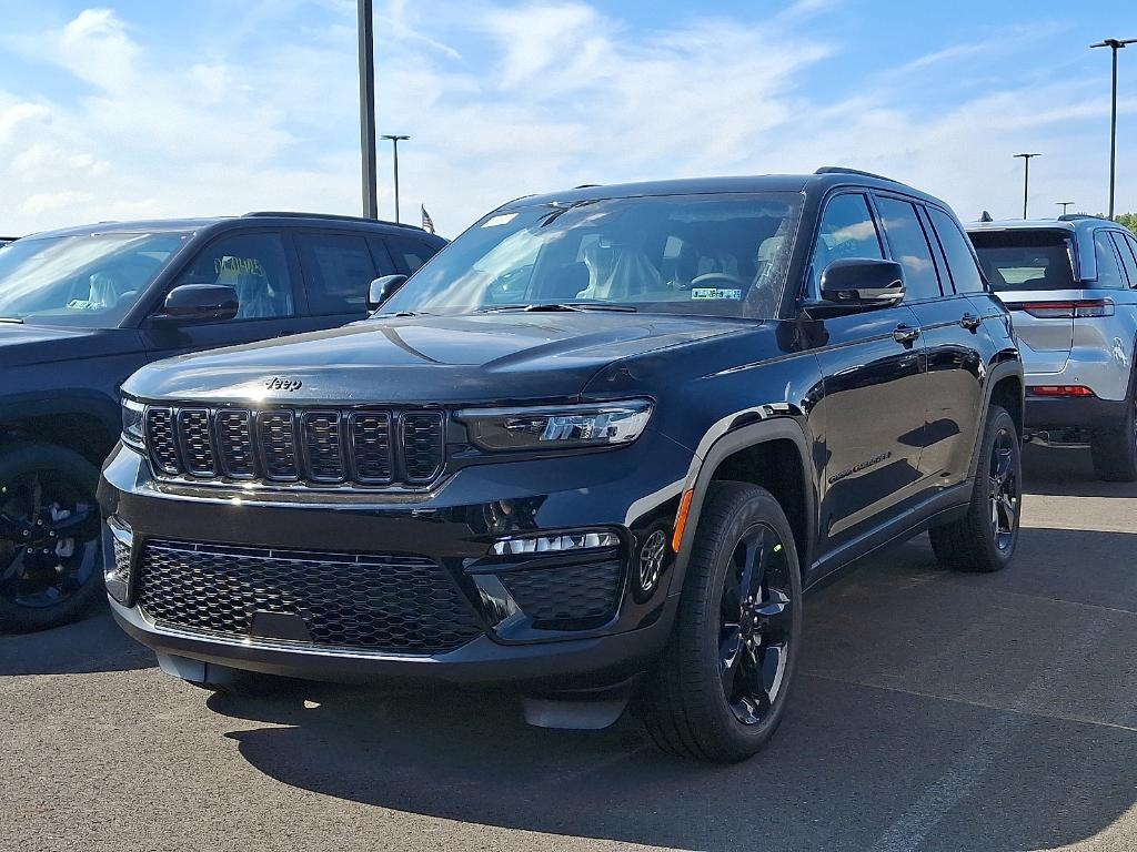new 2025 Jeep Grand Cherokee car, priced at $45,541