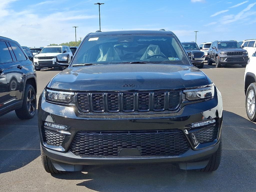 new 2025 Jeep Grand Cherokee car, priced at $45,541
