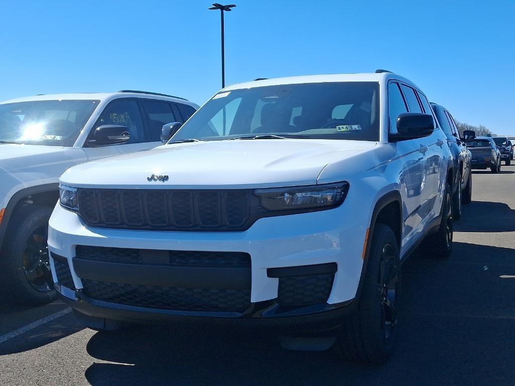 new 2025 Jeep Grand Cherokee L car, priced at $45,111
