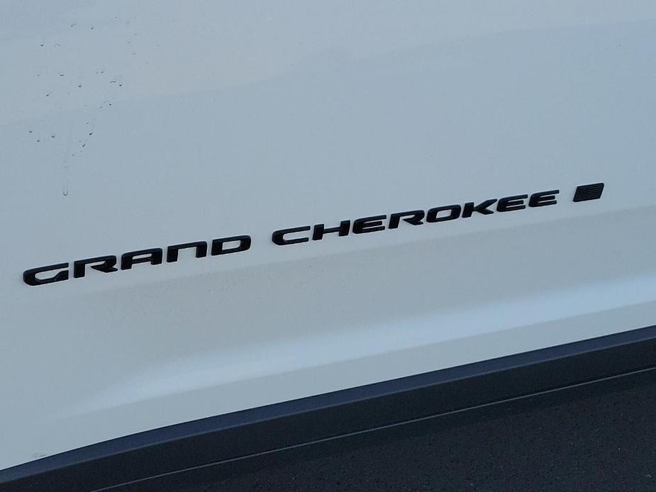 new 2025 Jeep Grand Cherokee car, priced at $47,136