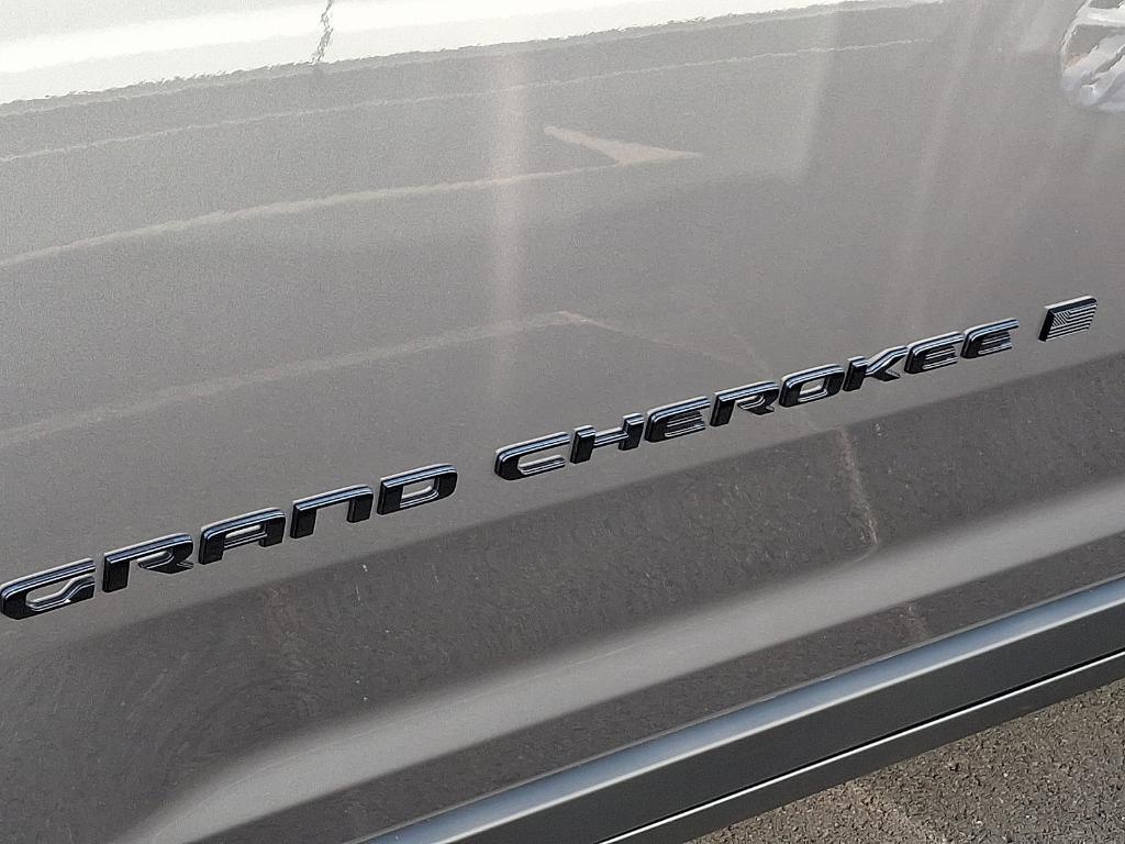 new 2025 Jeep Grand Cherokee car, priced at $40,541