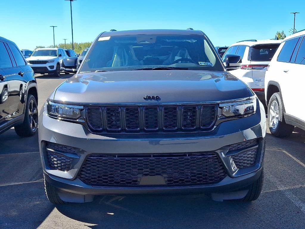 new 2025 Jeep Grand Cherokee car, priced at $40,541