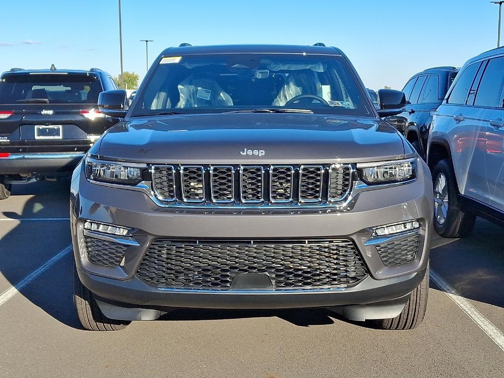 new 2025 Jeep Grand Cherokee car, priced at $43,821