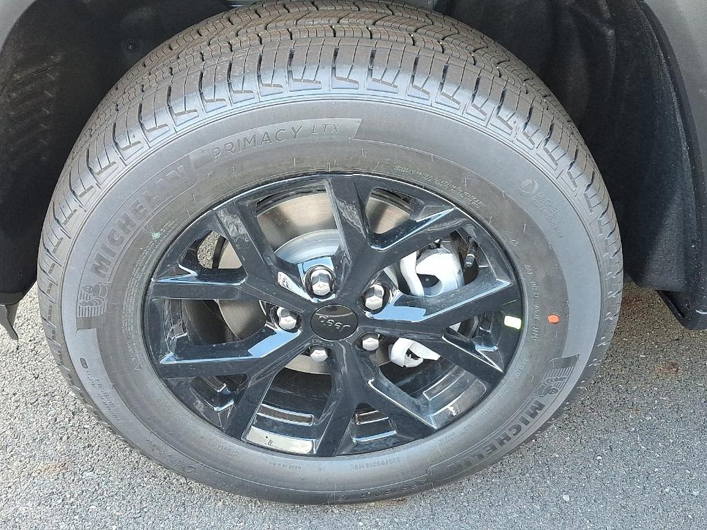 new 2025 Jeep Grand Cherokee car, priced at $40,541