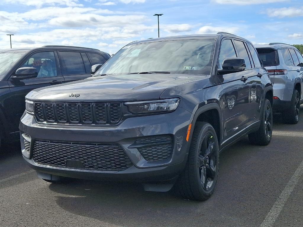 new 2025 Jeep Grand Cherokee car, priced at $43,181