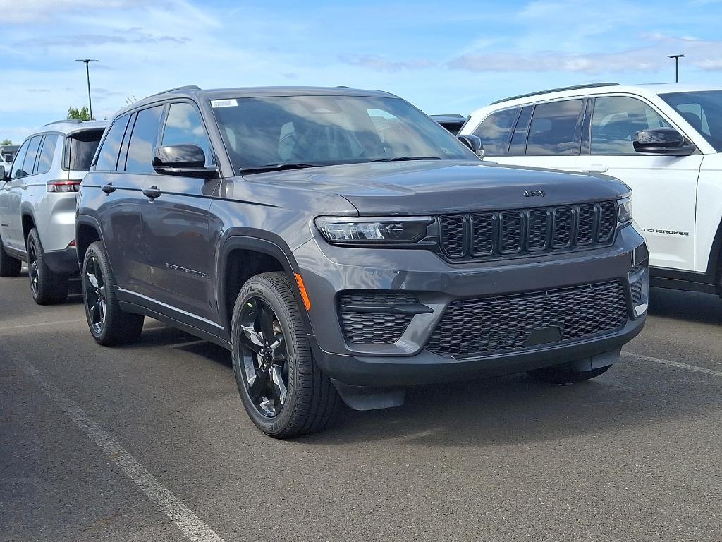 new 2025 Jeep Grand Cherokee car, priced at $43,181