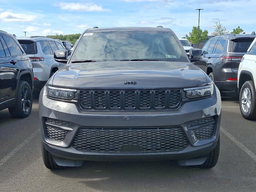new 2025 Jeep Grand Cherokee car, priced at $43,181