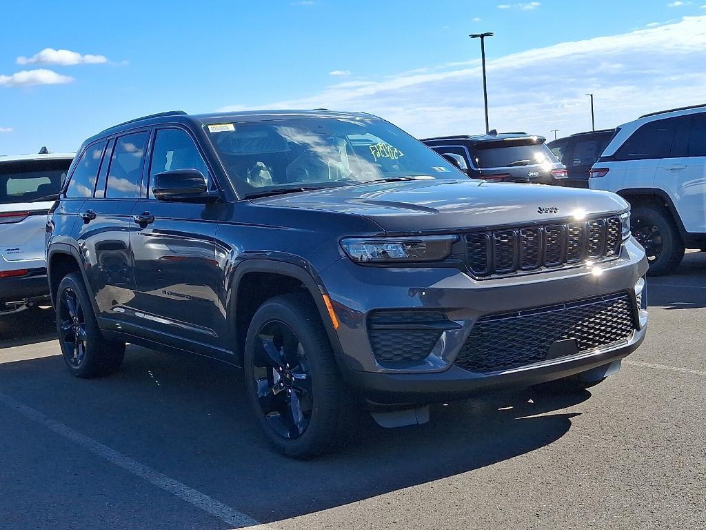 new 2025 Jeep Grand Cherokee car, priced at $42,186