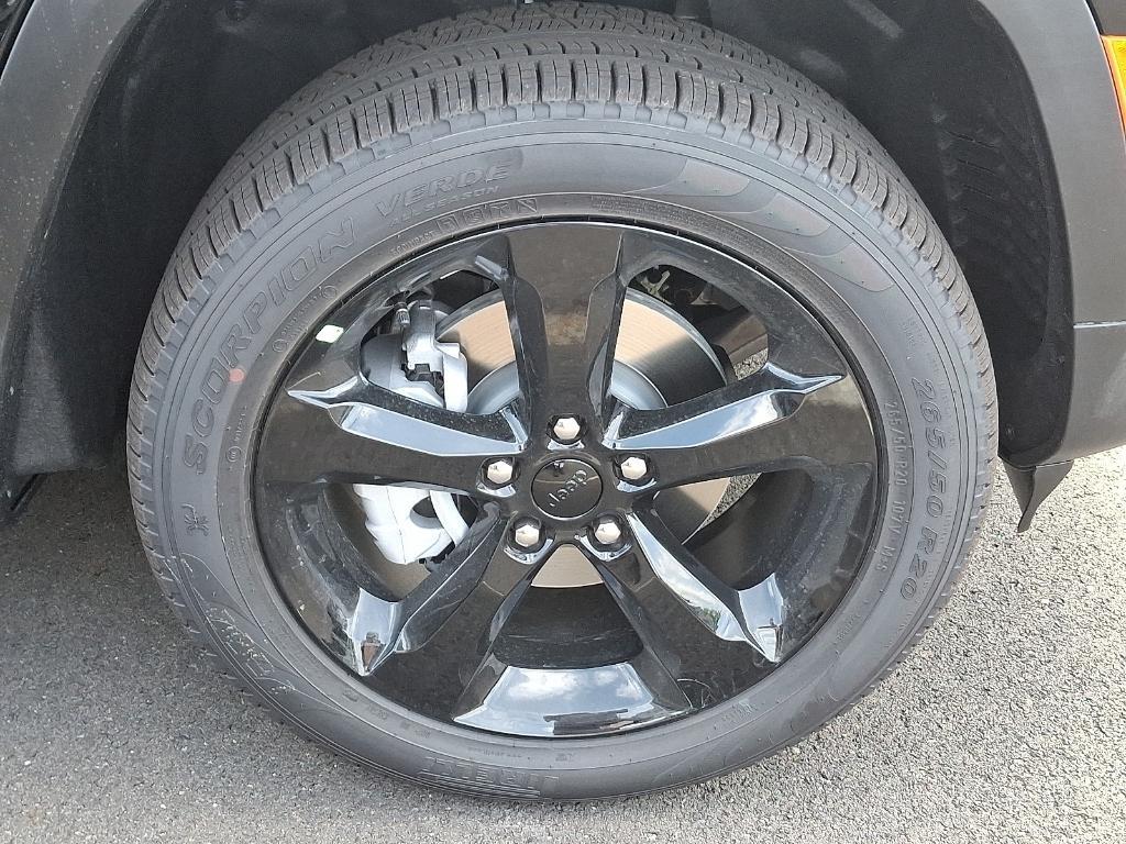 new 2025 Jeep Grand Cherokee car, priced at $46,546