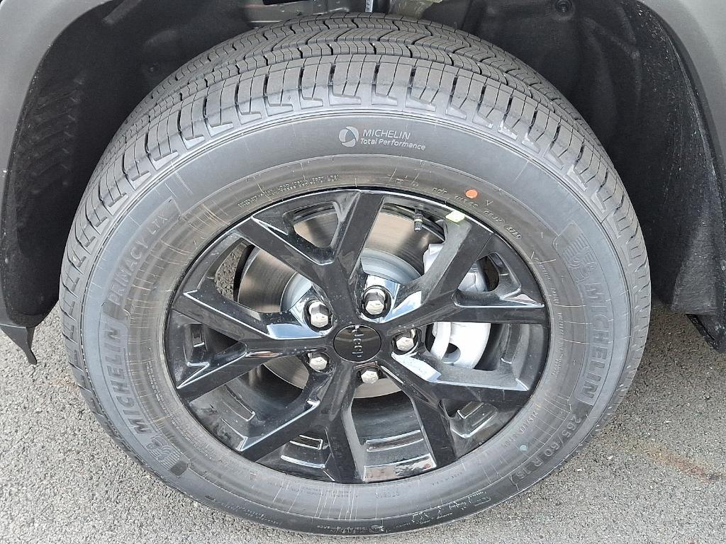 new 2025 Jeep Grand Cherokee car, priced at $40,541