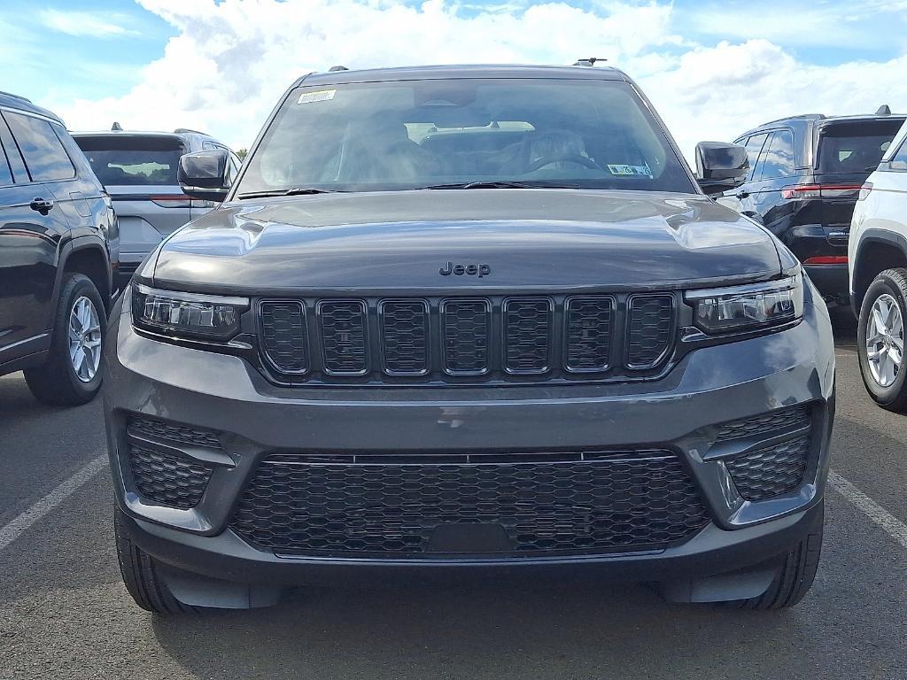 new 2025 Jeep Grand Cherokee car, priced at $40,541